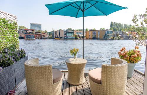 Hoofddorppleinbuurt Apartment | The New Lake Boathouse