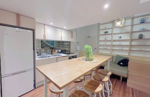 Brisbane Central Business District Apartment | The New Yorker Loft | Brisbane CBD | Sleeps 5