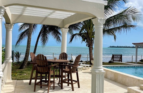Vilomar House | The Nice Beach BungalownBeautiful beachfront home with pool—sleeps 10!