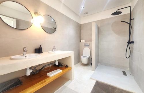 RACINE EXTENSION Apartment | The Nineteen Racine by IB Signature - Stylish two-Bedroom flat - Wifi, Self Check-in, Day and Night Security, Terrace, free parking, close to all amenities