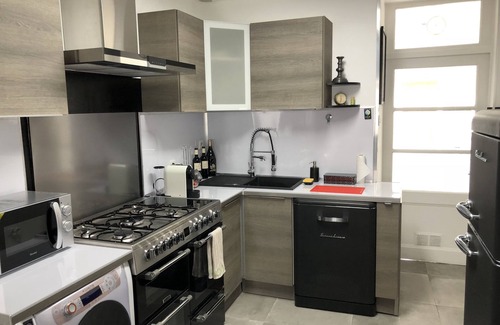 Courtoisville-Sillon-Moka Apartment | The NOLYVAN Suite, apartment with garden - 300m from the beach.