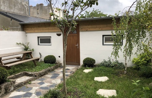 Courtoisville-Sillon-Moka Apartment | The NOLYVAN Suite, apartment with garden - 300m from the beach.