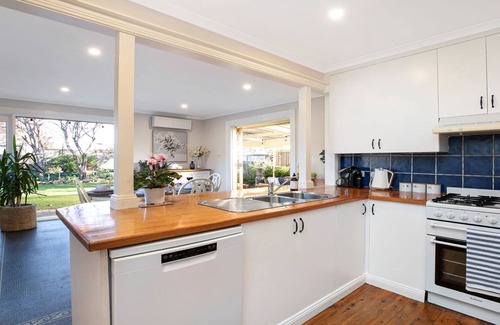Bowral House | The Nook - centrally located