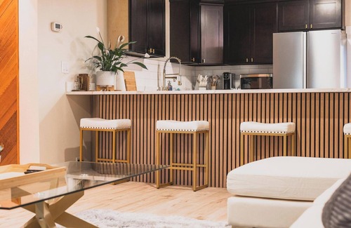 Eastside House | The NorthWest Vibes 6bd/3ba w/GameRoom Covered String Light Deck w/BBQ&Firepit