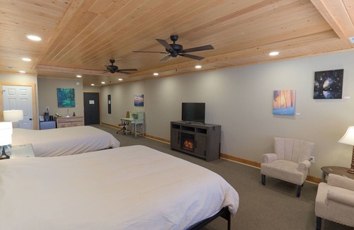 Burnsville Hotel | The NuWray Hotel & Carriage House