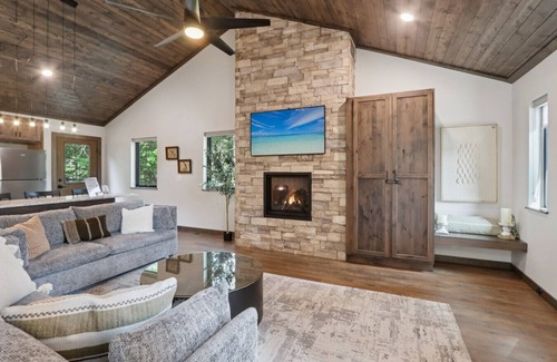 Lake Delton Cabin | The Oak at Treetop Villas