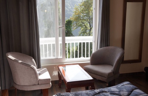 Mallital Hotel | The Oak & Lake View Resort