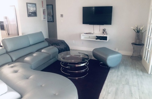 Royal Poinciana House | The Oasis @ Hollywood, FL (3miles to the beach)