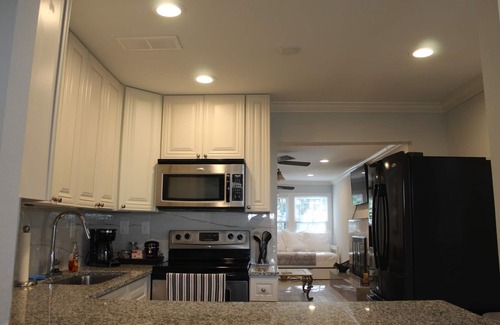 Murray Hill House | The Oasis in Murray Hill - Centrally Located- sleeps 8- WiFi-Cozy-Free Parking