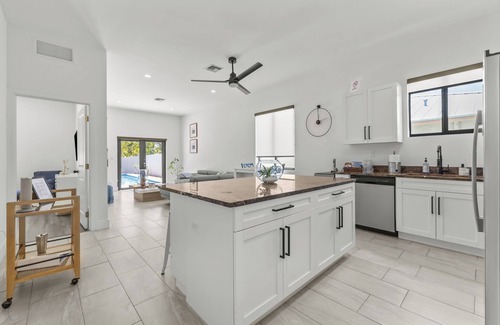 West Park House | The Oasis Yard - Pool - Jets - Game Room - BBQ - Relax&Unwind