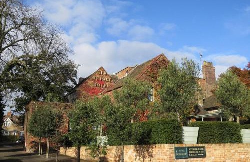 Huntingdon Hotel | The Old Bridge