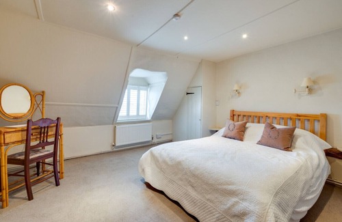 Woodbridge House | The Old Corner Shop - Three Bedroom House, Sleeps 5