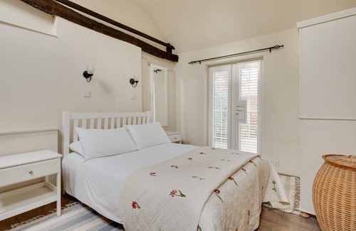 Woodbridge House | The Old Corner Shop - Three Bedroom House, Sleeps 5