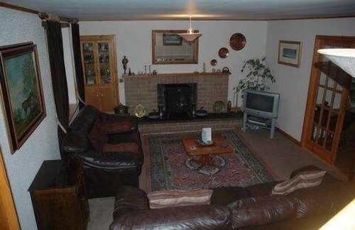 Brora Cottage | The Old Croft, 50 yards from Brora Golf Course and 2 minutes from the Beach