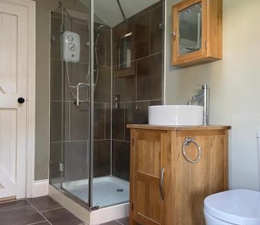 St Neots House | The Old Piggery - tranquil garden guest cottage