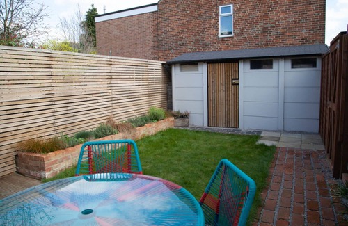 South Hinksey House | The Old Post Office - Bright & Modern 4BDR Townhouse with Private Garden