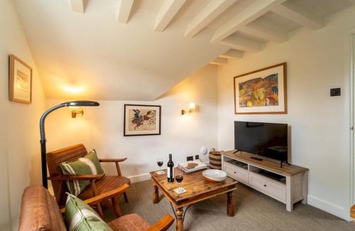 Sibford Gower Apartment | The Old Reading Room Peaceful Village Retreat Pass the Keys