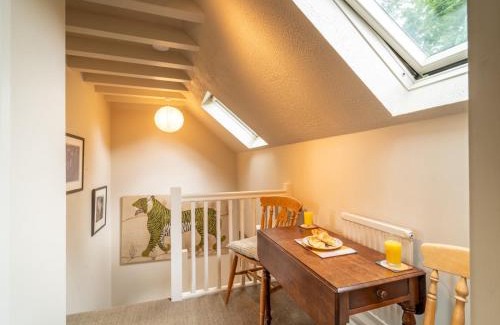 Sibford Gower Apartment | The Old Reading Room Peaceful Village Retreat Pass the Keys