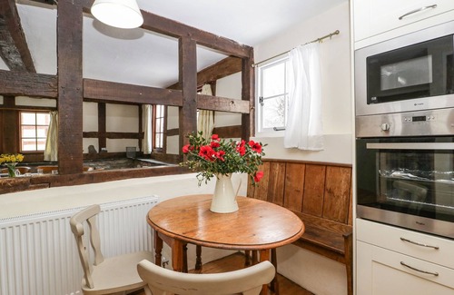 Presteigne House | THE OLD RECTORY, pet friendly, with a garden in Presteigne