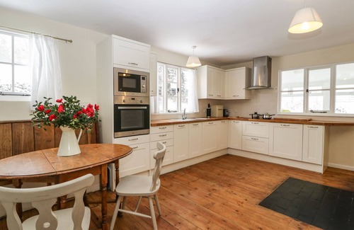 Presteigne House | THE OLD RECTORY, pet friendly, with a garden in Presteigne