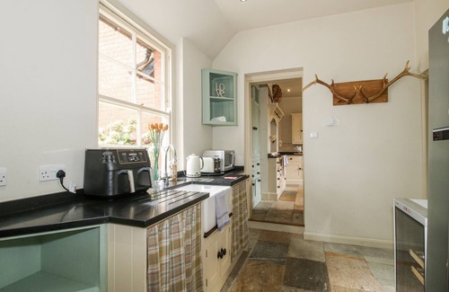 Leominster Cottage | THE OLD VICARAGE, family friendly, with open fire in Leominster