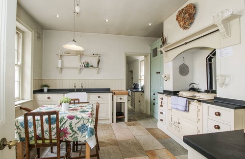 Leominster Cottage | THE OLD VICARAGE, family friendly, with open fire in Leominster