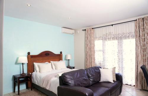Port Edward Hotel | The olive stay at Edwardian unit F7