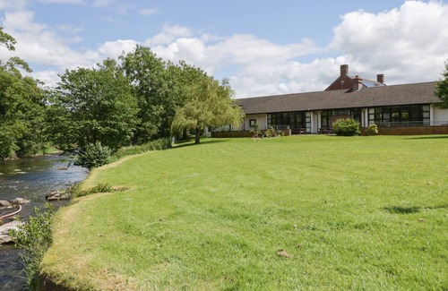 Eamont Bridge Cottage | THE ORCHARD OUTLOOK AT EAMONT PARK, with a garden in Penrith