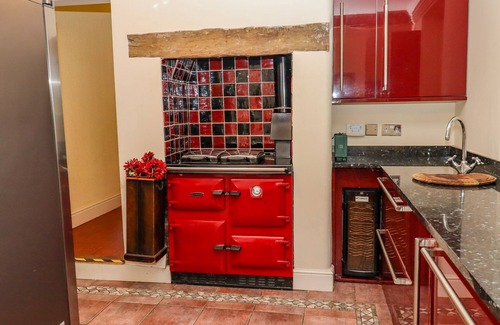 Northiam Cottage | THE ORCHARD, pet friendly, character holiday cottage in Peasmarsh