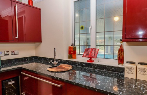 Northiam Cottage | THE ORCHARD, pet friendly, character holiday cottage in Peasmarsh