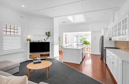 Glenelg South House | THE OSLO on Broadway with Pool - Villa 1