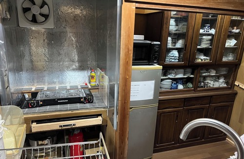 Naoshima House | The owner operates a spacious old private house, Mukaijima-tei Restaurant, and a marine cab service.