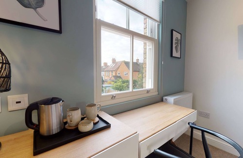 Oxford Apartment | The Oxford Lodge | Oxford Holiday Let | 6 Beds & Sleeps 12