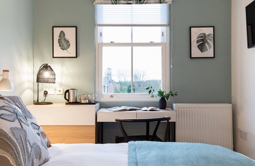 Oxford Apartment | The Oxford Lodge | Oxford Holiday Let | 6 Beds & Sleeps 12