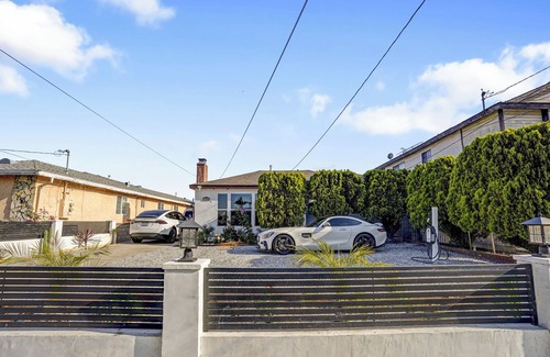 Hawthorne House | The Pacific Nest · 10min from LAX · BBQ · EV