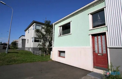 Siglufjorður Apartment | The Painter's house with view and balcony