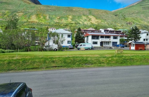 Siglufjorður Apartment | The Painter's house with view and balcony