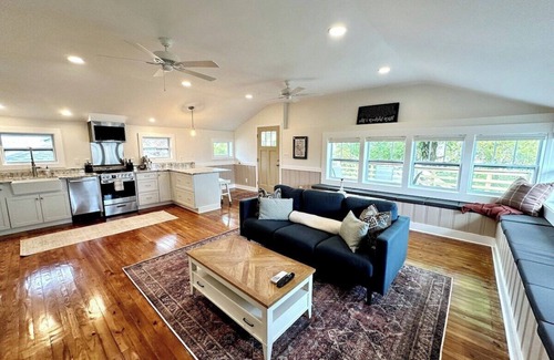 East Hill Apartment | The Palace Summary: T