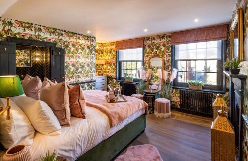 Marlow House | The Palm Cottage Marlow