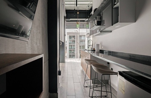 Benito Juarez Apartment | The Palm Loft–Modern Comfort with/Equipped Kitchen