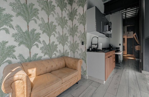 Benito Juarez Apartment | The Palm Loft–Modern Comfort with/Equipped Kitchen
