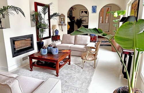 Alvito House | The Palm Tree House: Alentejo, Private swimming pool, 6 suites, Iconic Palm tree