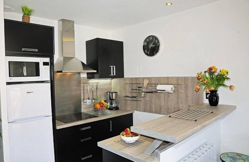Cassis Apartment | The Panorama: View of the port, Cap Canaille and the castle 100 m from the port