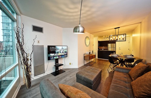 Downtown Toronto Cabin | The Pantages Suites