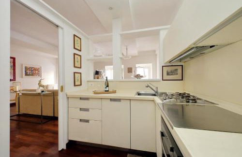 Rome City Centre Apartment | The Pantheon view in the heart of Rome