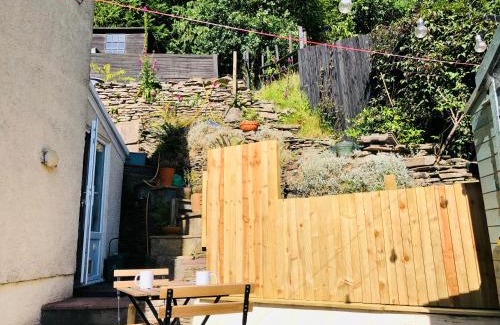 Bargoed House | The Pathfinder's Retreat - 1 bedroom house