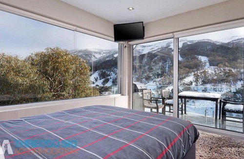 Thredbo Ski Chalet | The Peak 6