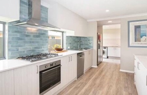 West Busselton House | The Pearl- 5 bedroom 5 Bathroom