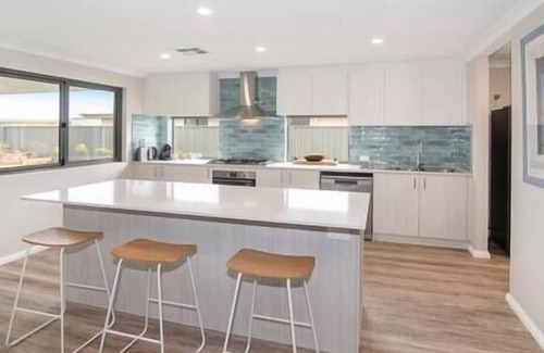 West Busselton House | The Pearl- 5 bedroom 5 Bathroom