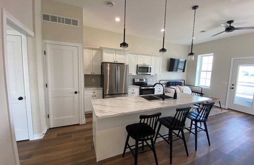 Sabula Apartment | The Pearl, Full Loft Apartment across from city Mississippi dock